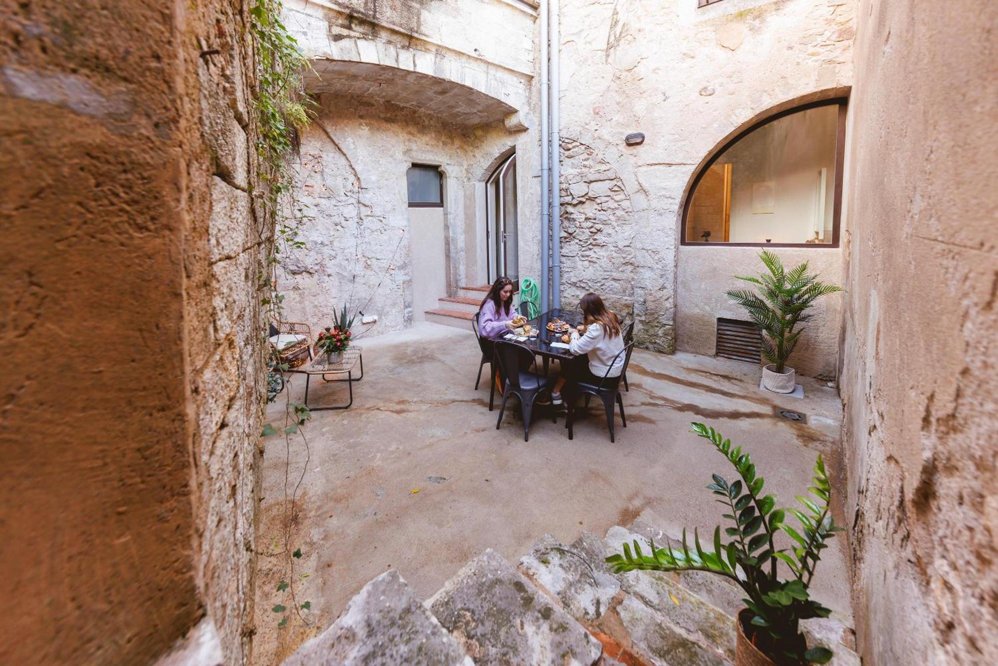 Bravissimo Llebre Duplex, With Patio Appartamento
